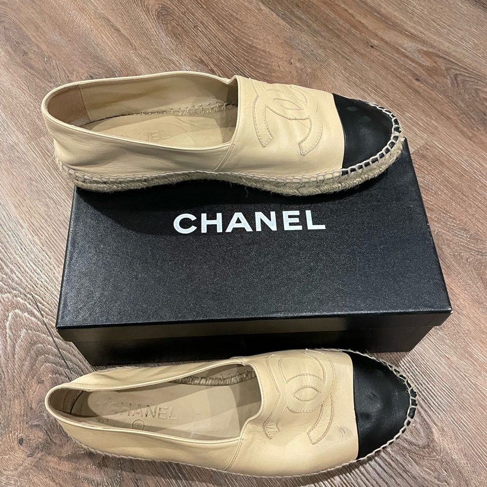 Authentic CHANEL leather espadrilles - Picture 4 of 7